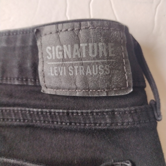 Levi's Signature Jeans Women 28Wx30L Black Denim Mid Rise Skinny Mid Rise Casual - Picture 2 of 8